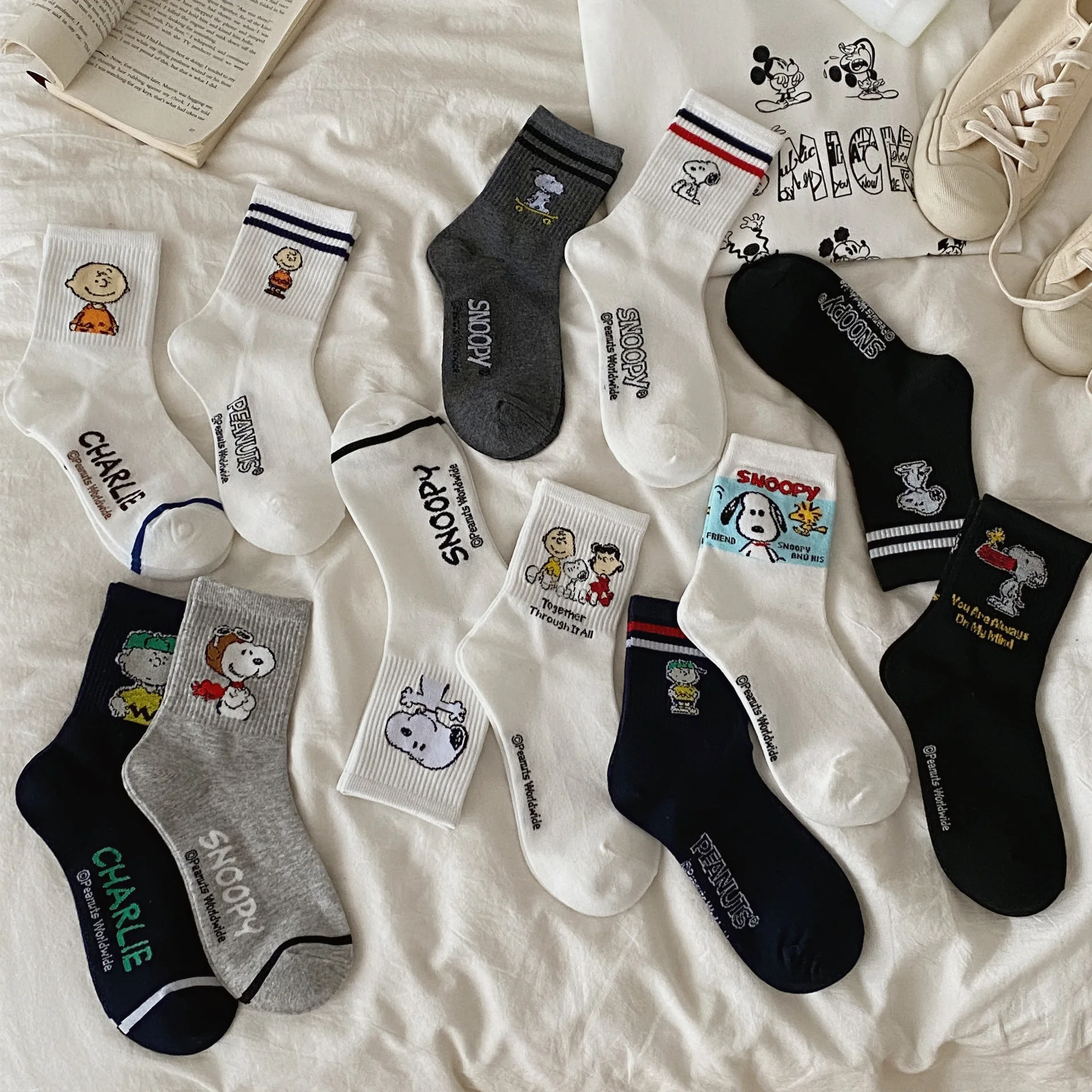 

5/10 pairs For Snoopy Medium socks cotton socks sweat-absorbing sports boat socks autumn and winter black and white socks gift