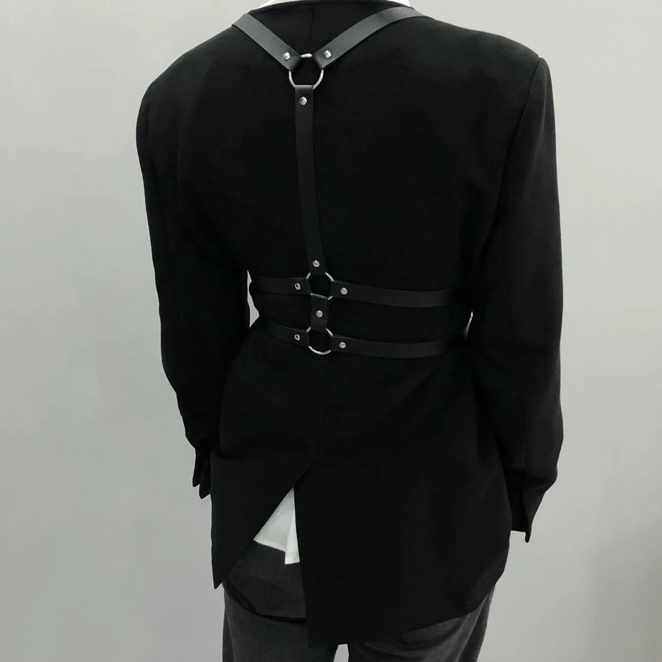 الذكور الأشرطة تي شيرت قميص الظهر الجلود حزام الصدر حزام الكتف فاسق الجلود تسخير BDSM