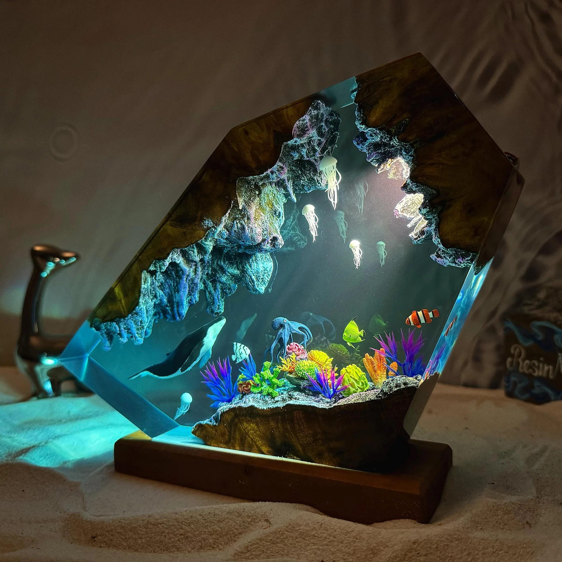 Creative High-end Marine Micro-landscape Resin Luminescent Ornaments Humpback Whale Jellyfish Adventure Home Decoration Gifts