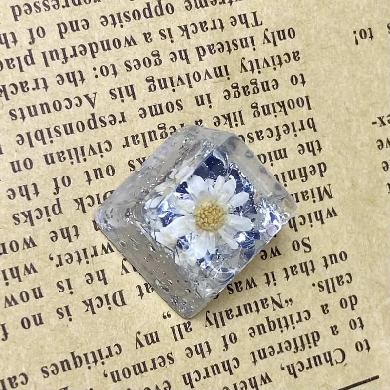 

MiFuny Handmade Cute Daisy Keycap Never wither OEM Profile Translucent keycaps for mechanical keyboard Accessories Creative Gift