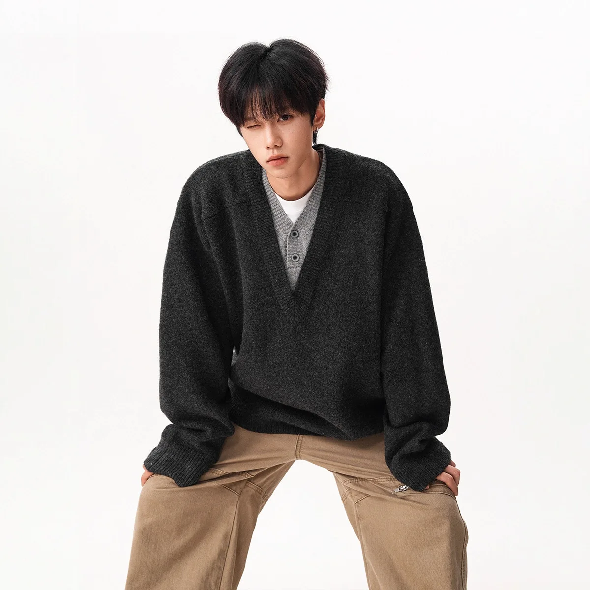 Man Knitting Base Layer 2025 Autumn Winter New Men's Sweater Fake Two Piece V Neck Pullover Loose Long Sleeve Knit Outerwear