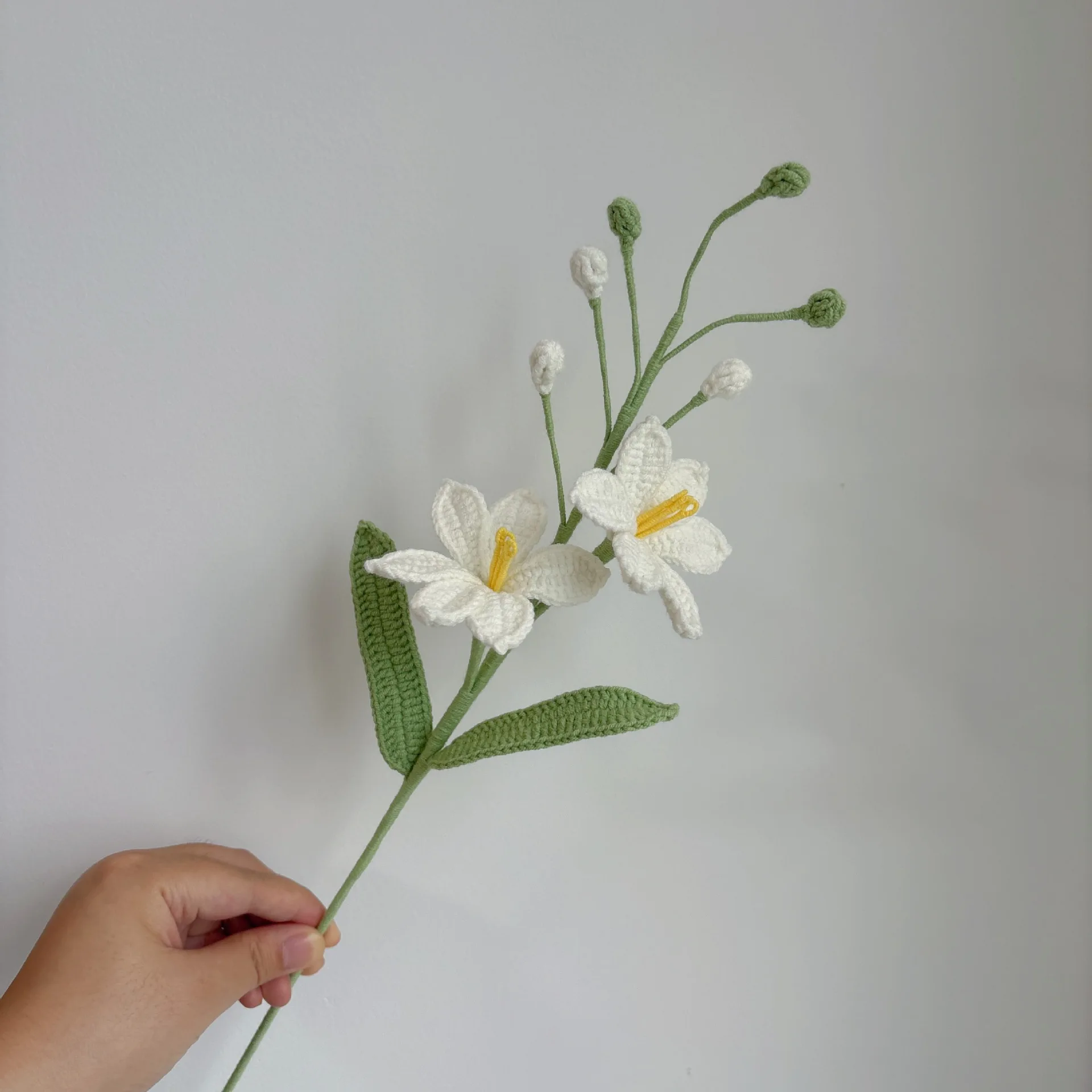 Gehäkelte Mars-Orchideen-Zweige, niedlicher handgestrickter Blumenstrauß, kreative künstliche Pflanzen, Raumdekoration, Geschenk – Detail 11