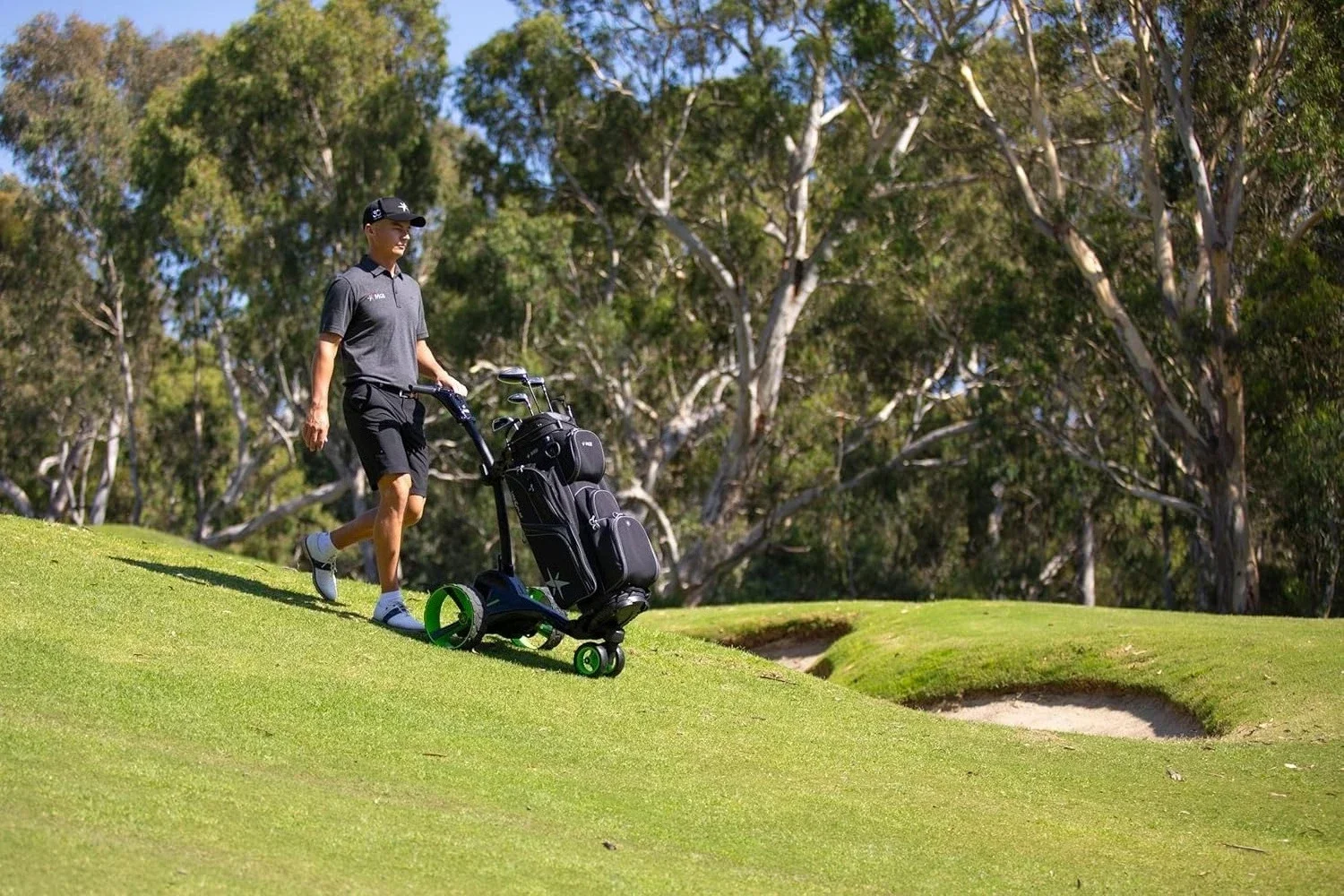 

Горячая распродажа: Электрический гольф-кар (на 36 гольф-полей) с батареей — (с держателями для напитков, зонтов и GPS-телефонов)