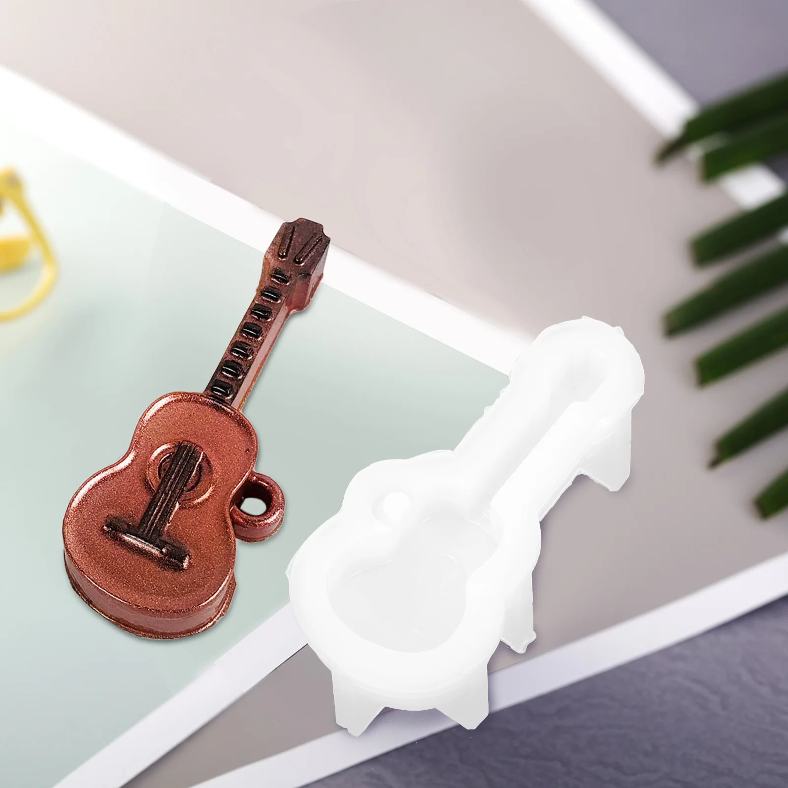 

Violin Keychain Silicone Mold for DIY Epoxy Casting Accessories Reusable Non Stick Flexible Pendant Charm Craft Decor