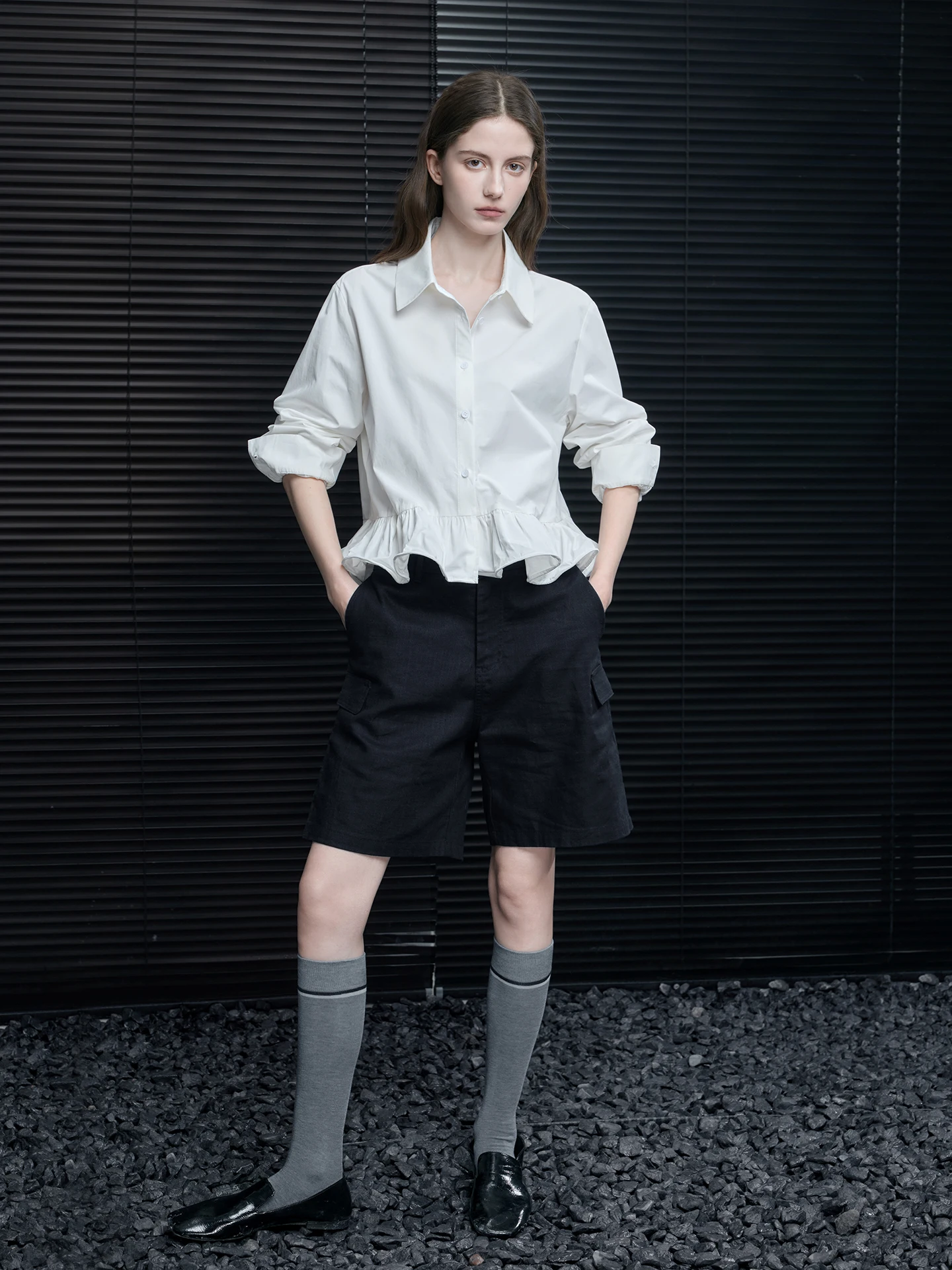 

Белая хлопковая блузка с завышенной талией для женщин, весна 2026, новый дизайн, модная, роскошная, антивозрастная, с цветочным принтом, в уличном стиле