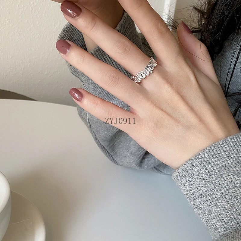 Sterling Silber schlichtes Design Textur unregelmäßiger Ring weiblicher kalter Windring