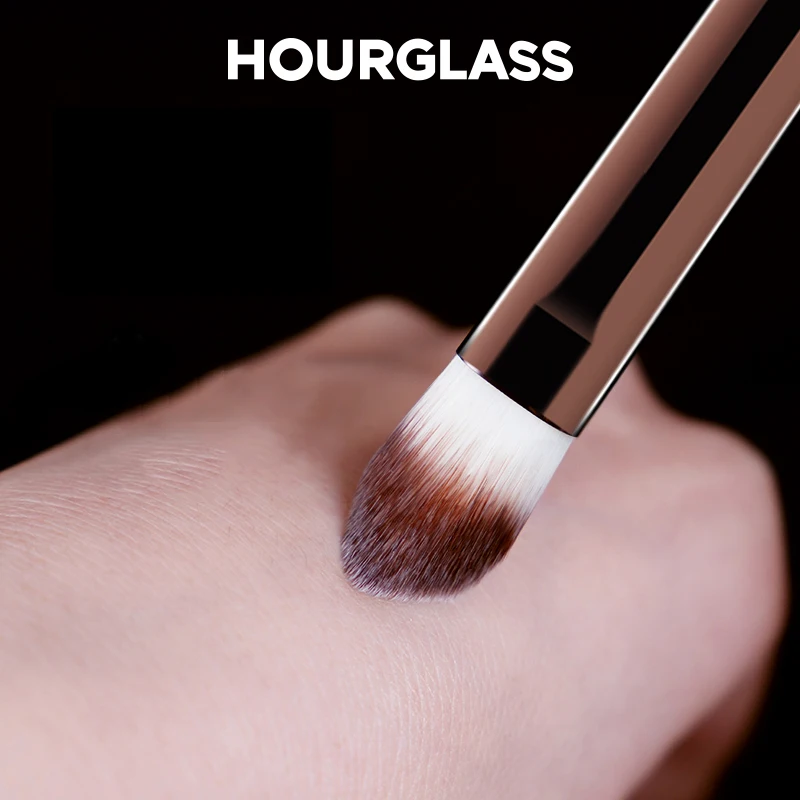 Hourglass Makeup Brush- No.8 Large Concealer Brush Soft Fiber Hair Cover up Flaws Fashion Design Single Face Brush