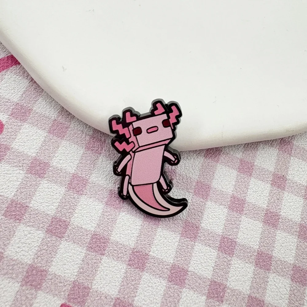 لعبة الوردي Axolotl بكسل السمندر المينا دبوس مسدس الأسماك بروش كتلة العالم البرمائية قزم شارة البحرية شيطان الملحقات