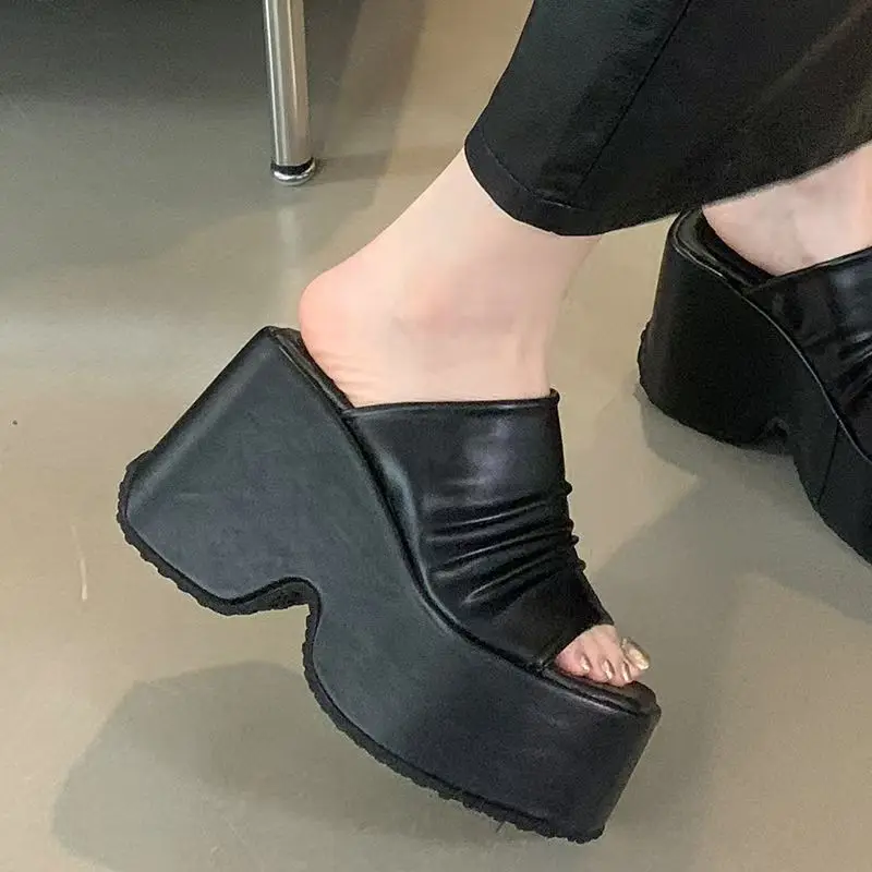 

Тапочки на толстой подошве 10 см с квадратной головкой, большие размеры 34–43, повседневные корейские женские летние сандалии 2025 года, обувь для бисквита