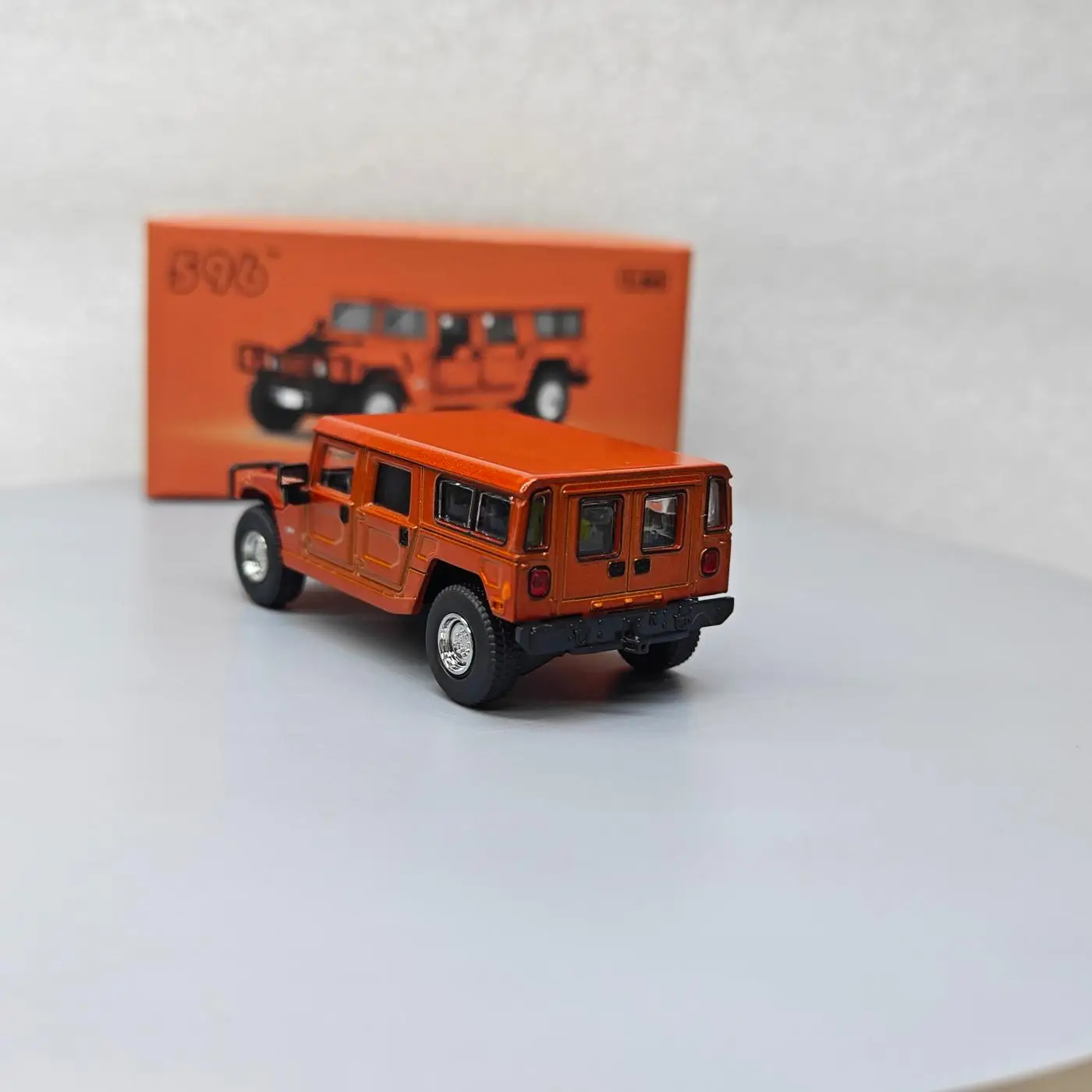 

596 1:64 Hummer H1 Orange Advanced Collection Модели автомобилей с орнаментом