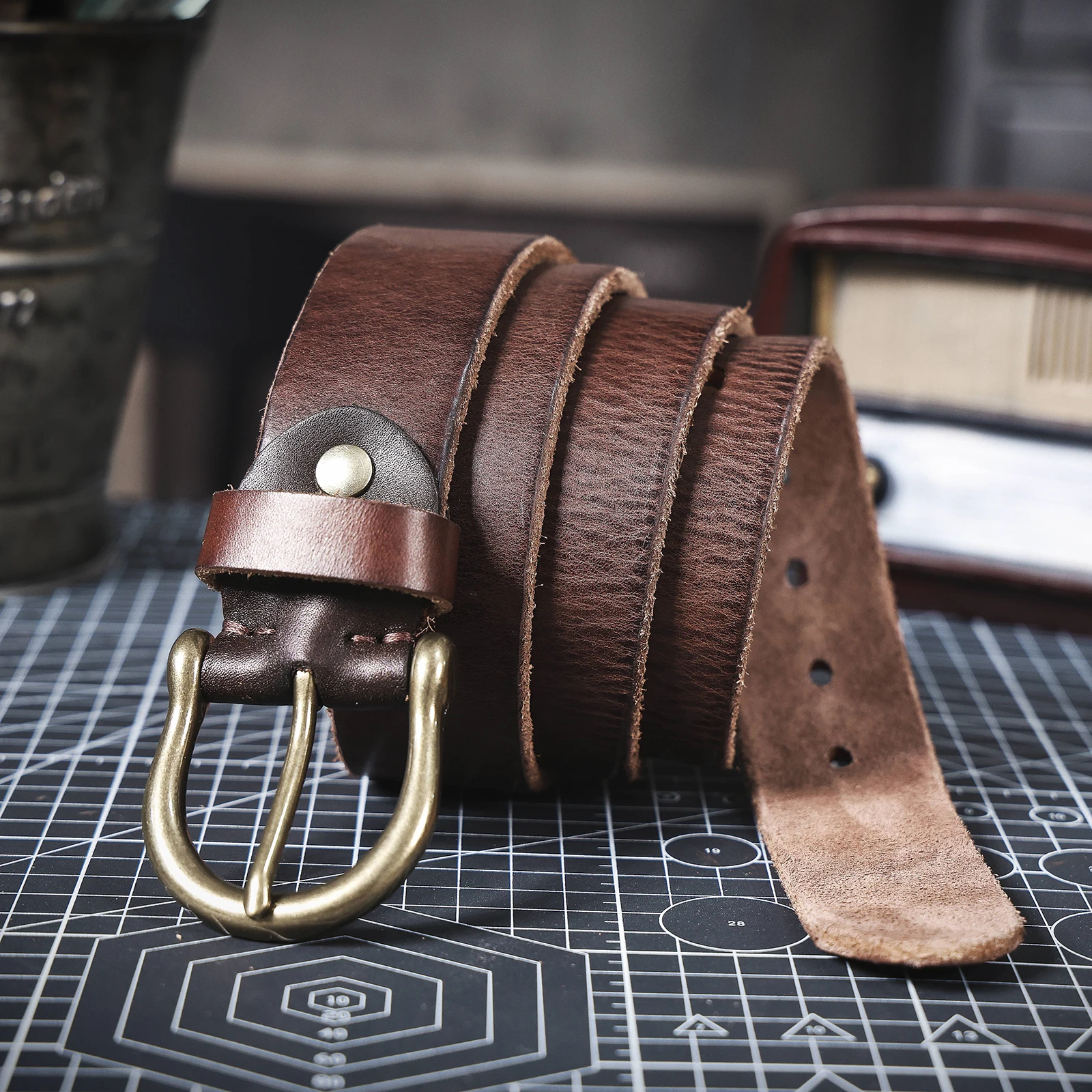 Vintage Echtleder-Herrengürtel mit Kupferschnalle, Handgefertigter Casual-Gürtel mit Geschenkbox, Verstärktes Oberleder aus Italien – Detail 14