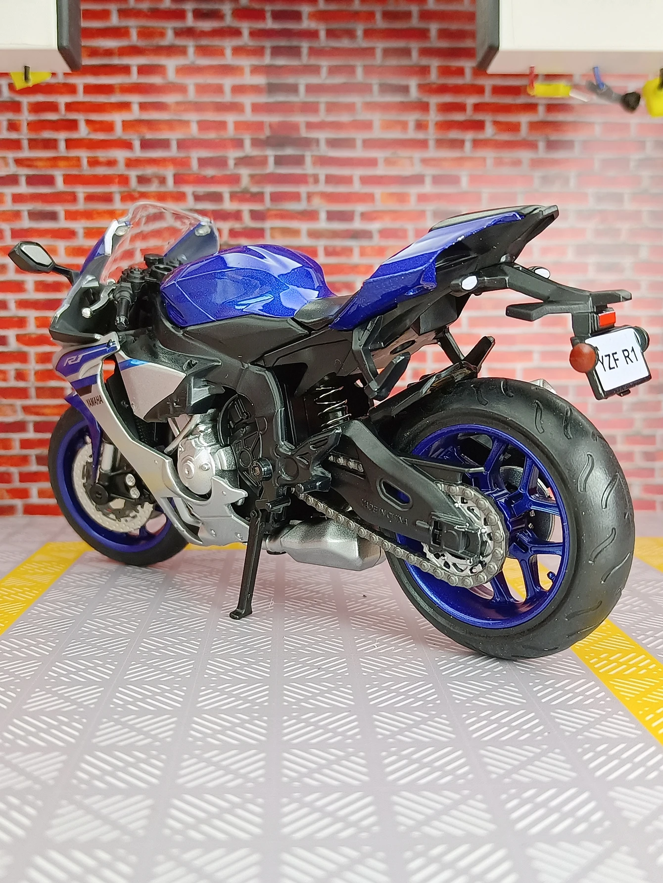 1:12 Yamaha YZF-R1 Classic Motorcycle Alloy Diecast Motorcycle Model Trendy Display Ornament Collection Decorative Gift Boys