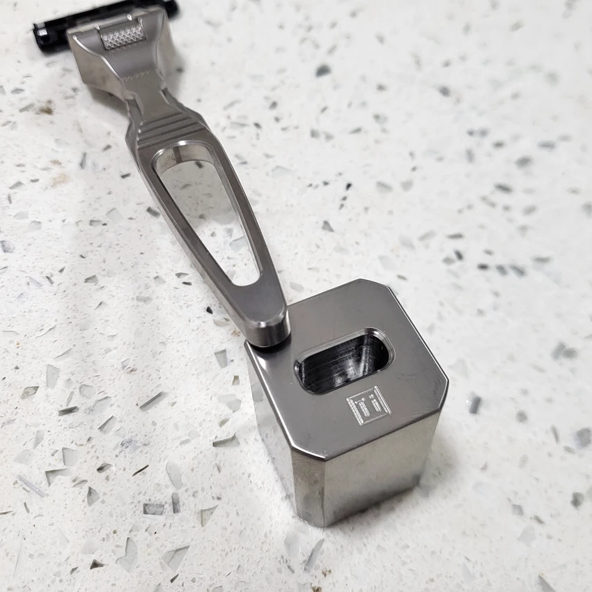 Winger Handrasierer aus reiner Titanlegierung