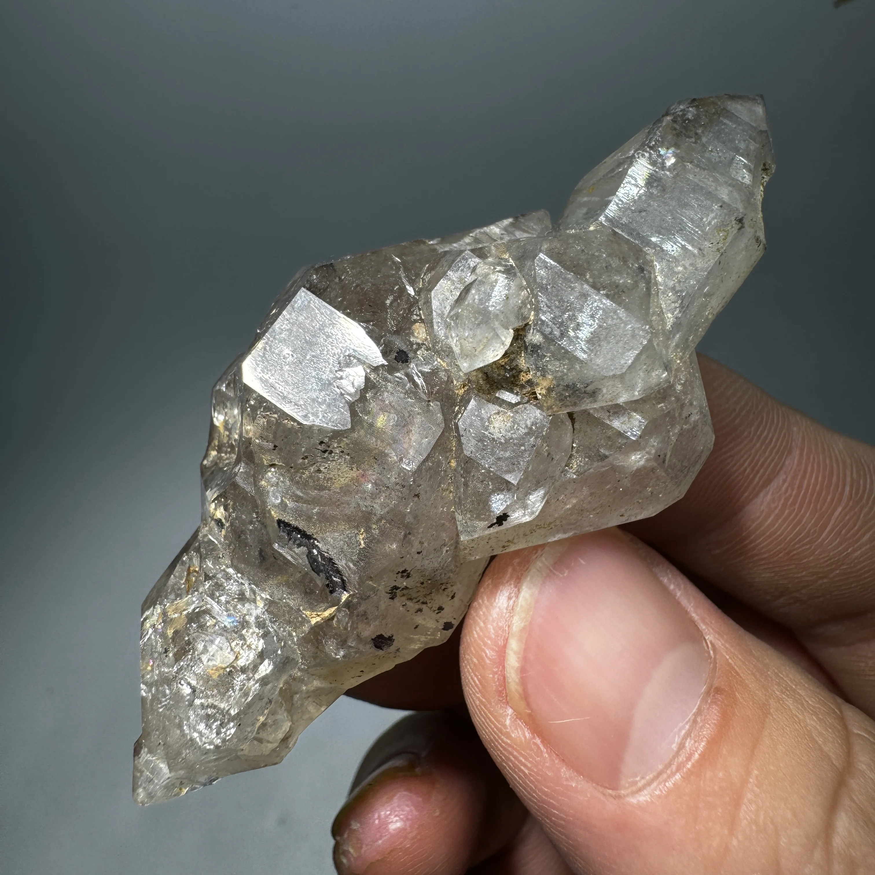 39g Natural Castle Point Fluorescent Effect Skeletal Crystal Mineral Specimen Clear Quartz Healing Stone Home Decor