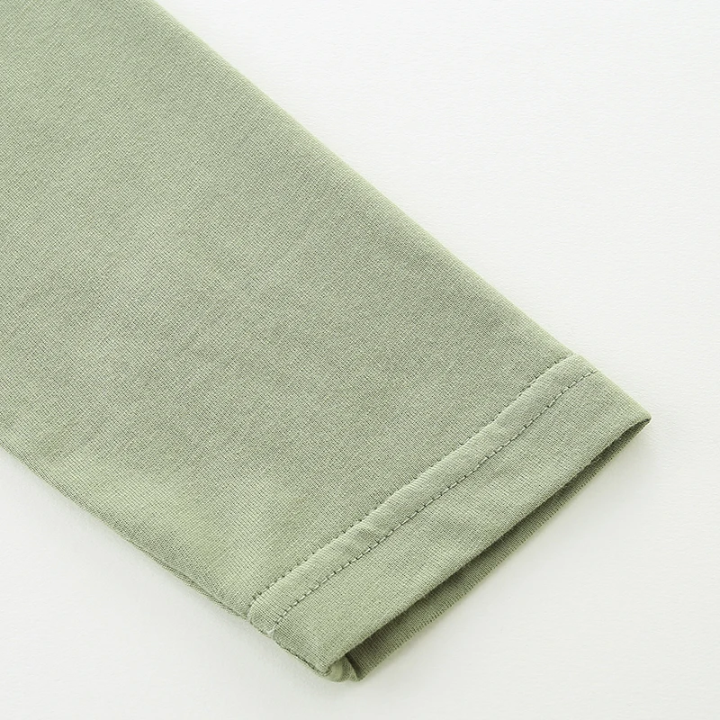 تي شيرت للأولاد بأكمام طويلة باللون الأخضر الزيتوني - مع طباعة "Top Predators" (النمر، القرش وما إلى ذلك) - مناسبة للأعمار 2-7 سنوات