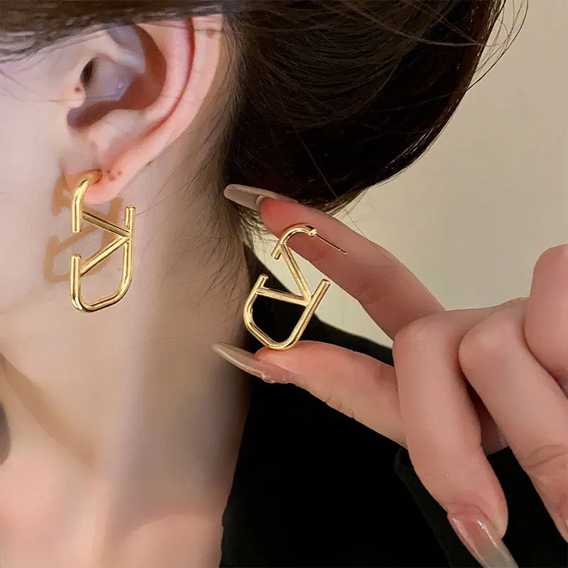 Geometric Cool Style Ins Personalized Design Ear Studs 2024 Fashionable Versatile Earrings Women Girl Gifts Wholesale