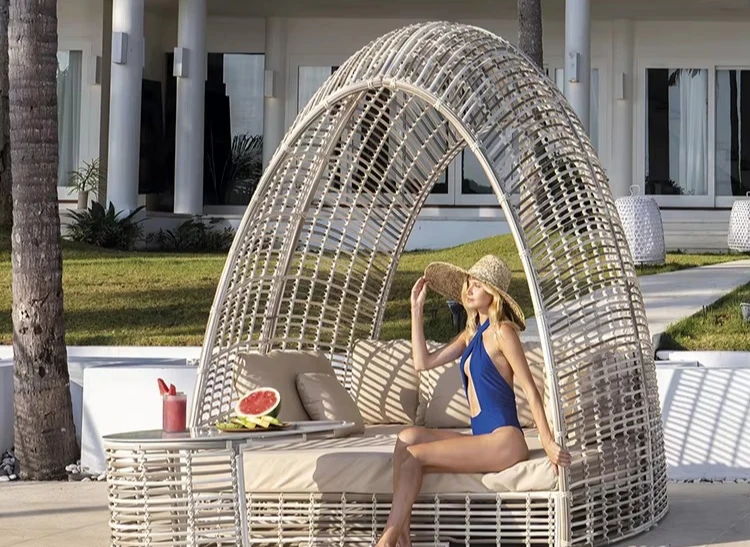 & Modern Aluminum Frame Outdoor Sun Lounger for Patio and Garden