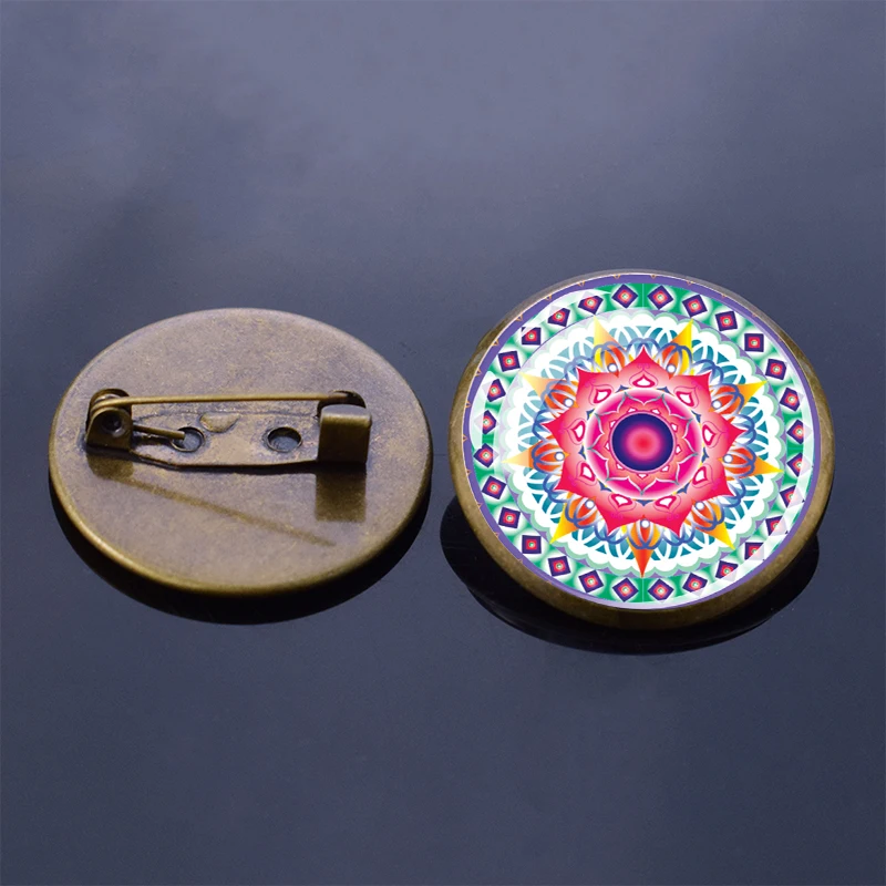 Mandala Series Brooch Glass Convex Brooch Buckle Exquisite Fashion Unpredictable Love Men and Women's Clothing Accessories