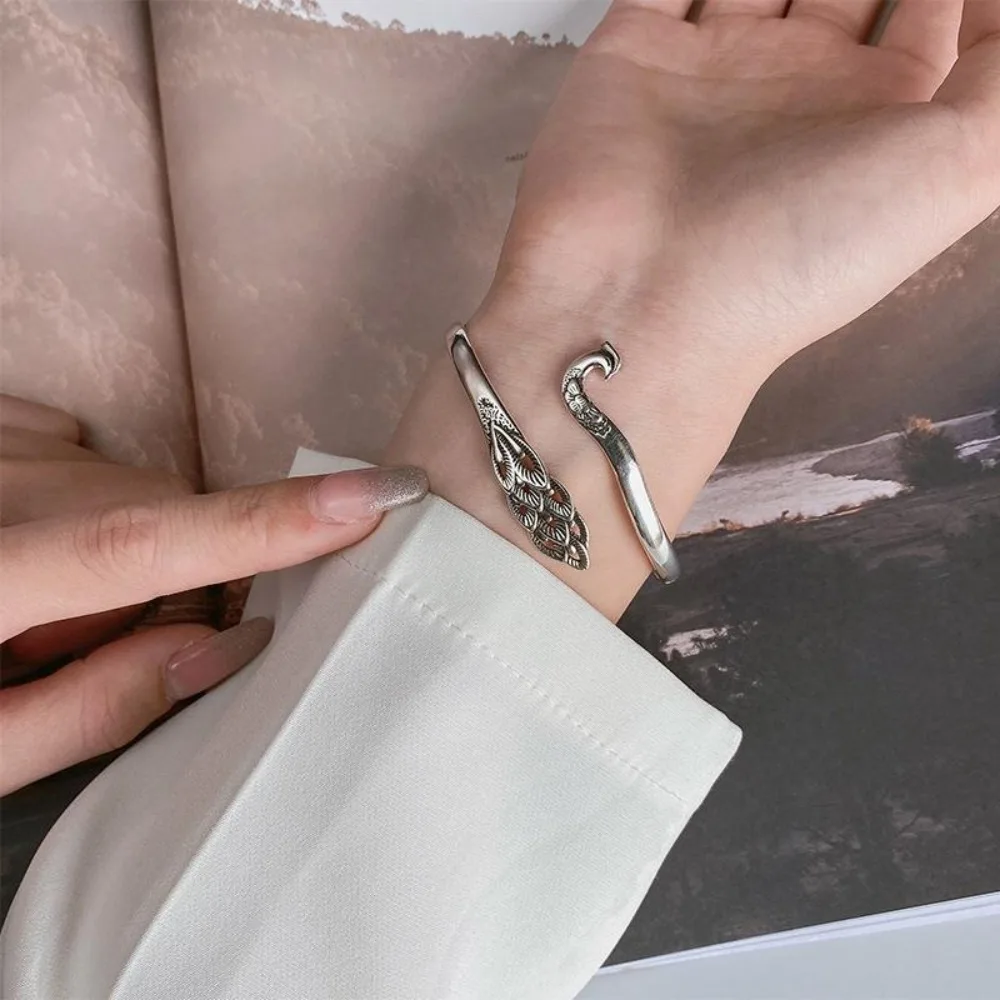 Pulsera con apertura de pavo real hueco, joyería de mano Vintage, brazalete de estilo chino, pulsera de estilo étnico tradicional esmaltado