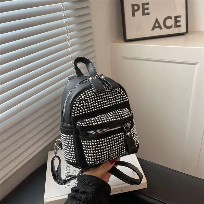 

This year's new rhinestone is simple, fashionable, and large capacity for backpacks. Bright diamond casual one shoulder portable women's bag