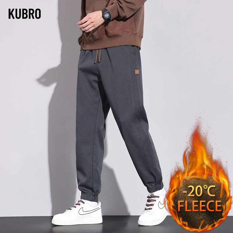 

Новая осенняя коллекция повседневных мужских брюк из новой ткани с имитацией коровы на узком каблуке и удобным флисом.