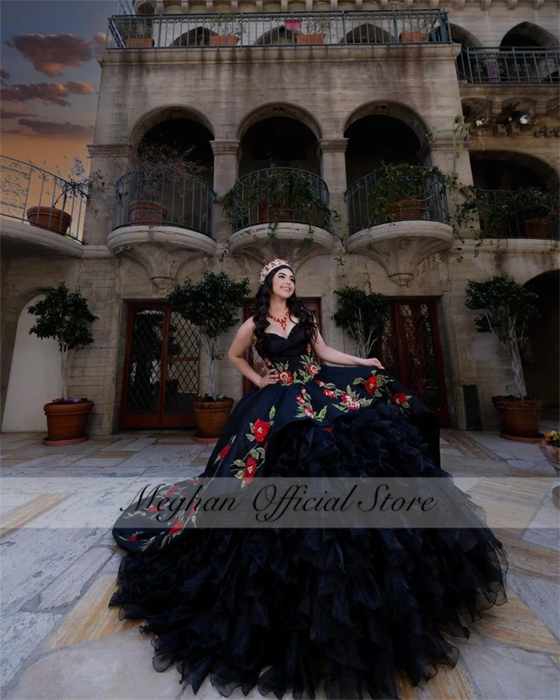 Black Sweetheart Quinceanera Dress 2024 Appliques Prom Dress Ball Gown Ruffles Tiered Puffy Luxury Sweet 16 15 Customized