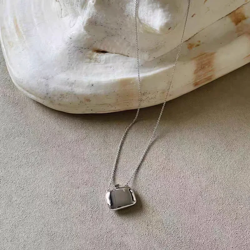 2024 new original niche mini exquisite Korean version lock bottle necklace simple and versatile high-end jewelry collarbone