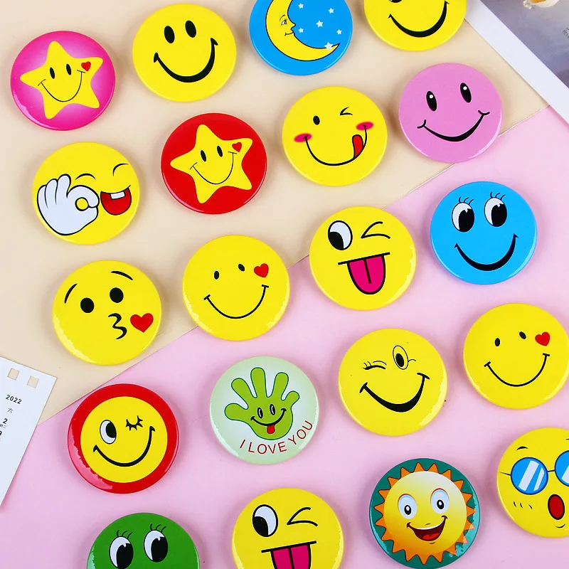 

55pcs Mixed Color 30mm Plastic Badges Jewelry Smiling Face Pins Brooches Bag Shirt Lapel Pin Decorations School Office Student