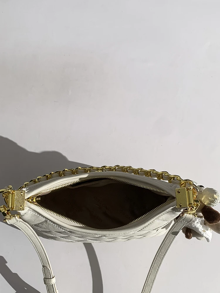 Women's Chain Link Crossbody Bag - usage example
