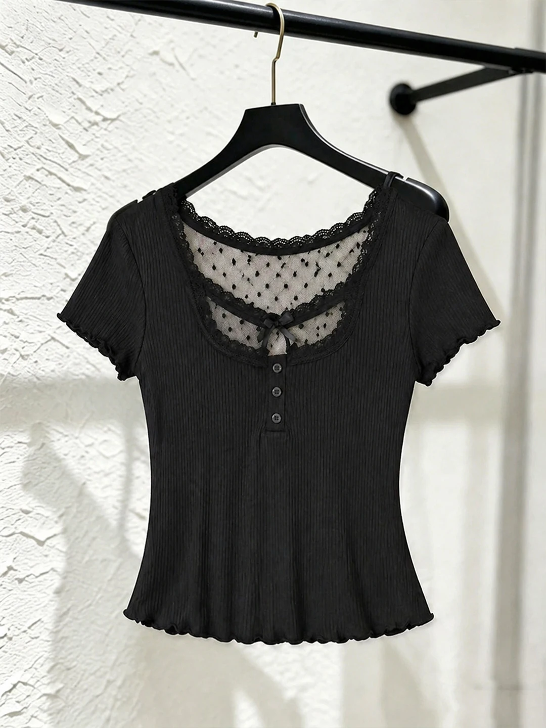 

Black Lace Splice Slim Fit Short Sleeve T-Shirt Commute Style Design Korean Version Poet Art Lin Brand Summer 2026 Top