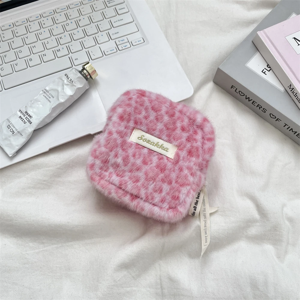 Cosmetic Bag Portable Sanitary Pad Bag Travel Organizer Cute PurseIns Plush Leopard Sanitary Pad Pouch Mini Makeup Bag Woman