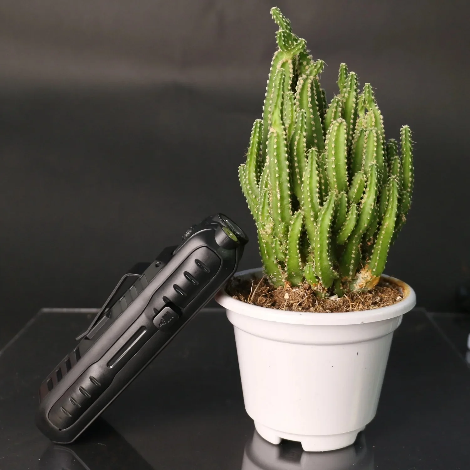 Téléphone extérieur avec Triple carte SIM haut-parleur longue veille SOS cadran d'urgence robuste téléphone portable bon marché avec batterie externe pas cher