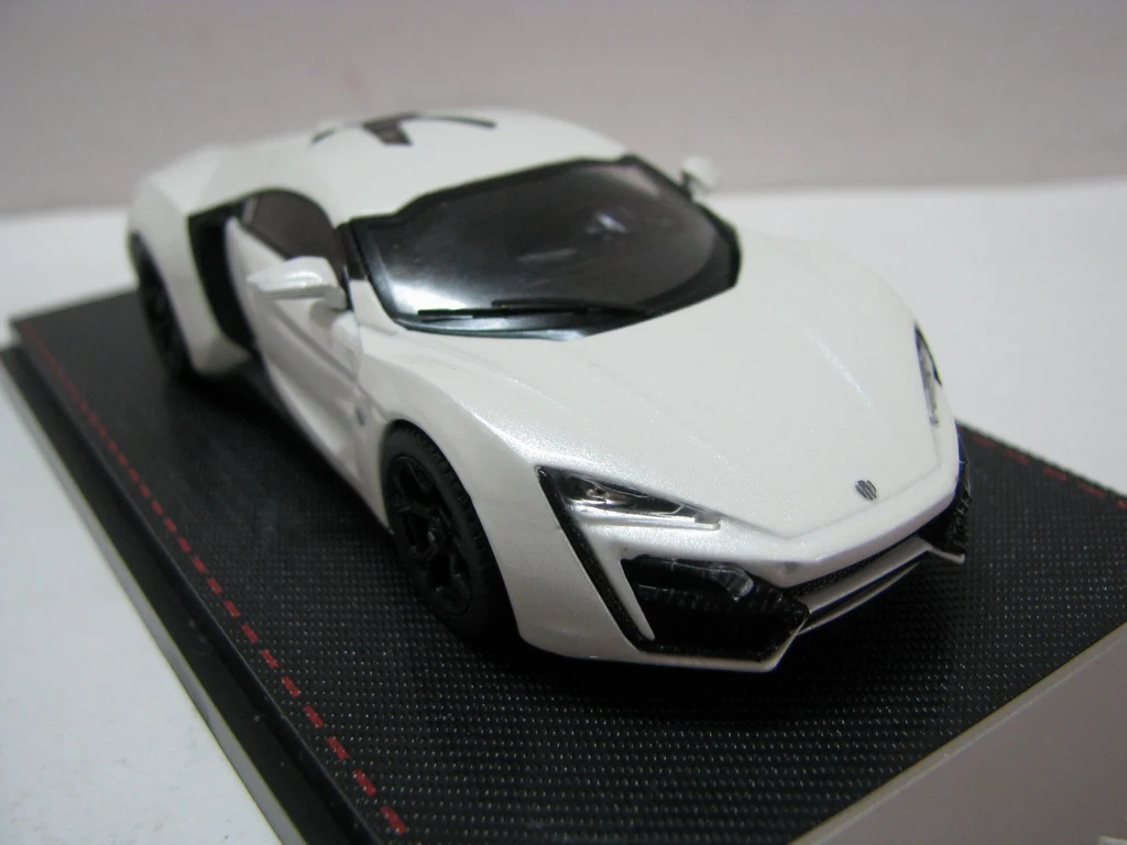 Diecast 1:43 Scale KENGFEI Wมอเตอร์LYKAN HyperSport Pearlสีขาวรถสะสมของเล่นของขวัญของที่ระลึกจอแสดงผลเครื่องประดับ