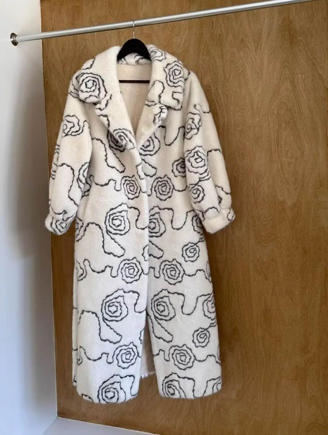 2025 invierno marfil estampado Floral imitación abrigo de piel de visón CHIC mujeres cuello con muescas lazo fajas manga completa suelta cálida ropa de abrigo larga