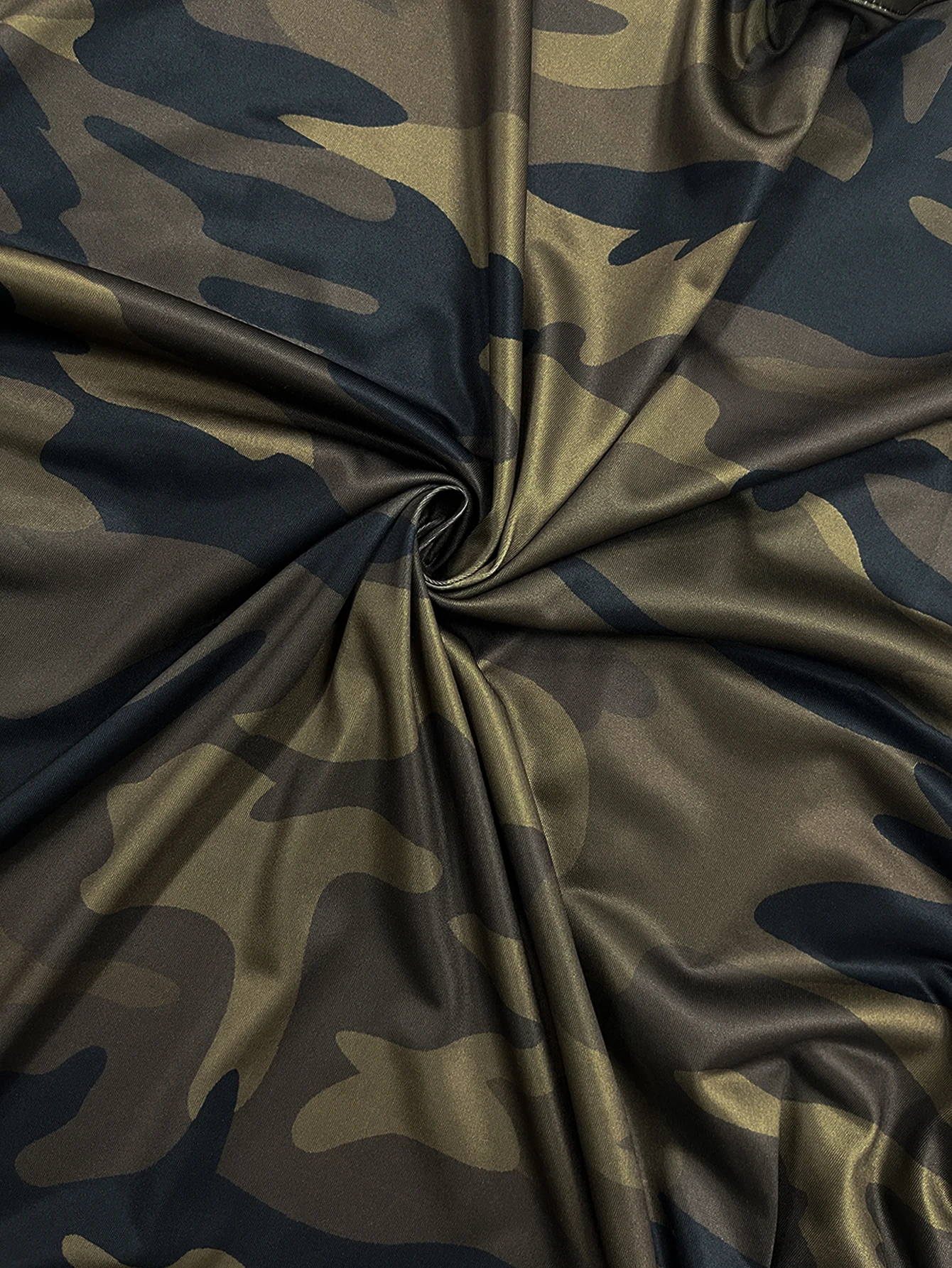 Plus Size Maxikleid mit Camo-Print und kurzen Ärmeln, lockeres, lässiges Sommerkleid mit Rundhalsausschnitt und Seitentaschen, Sommerkleider für den täglichen Urlaub – Detail 4