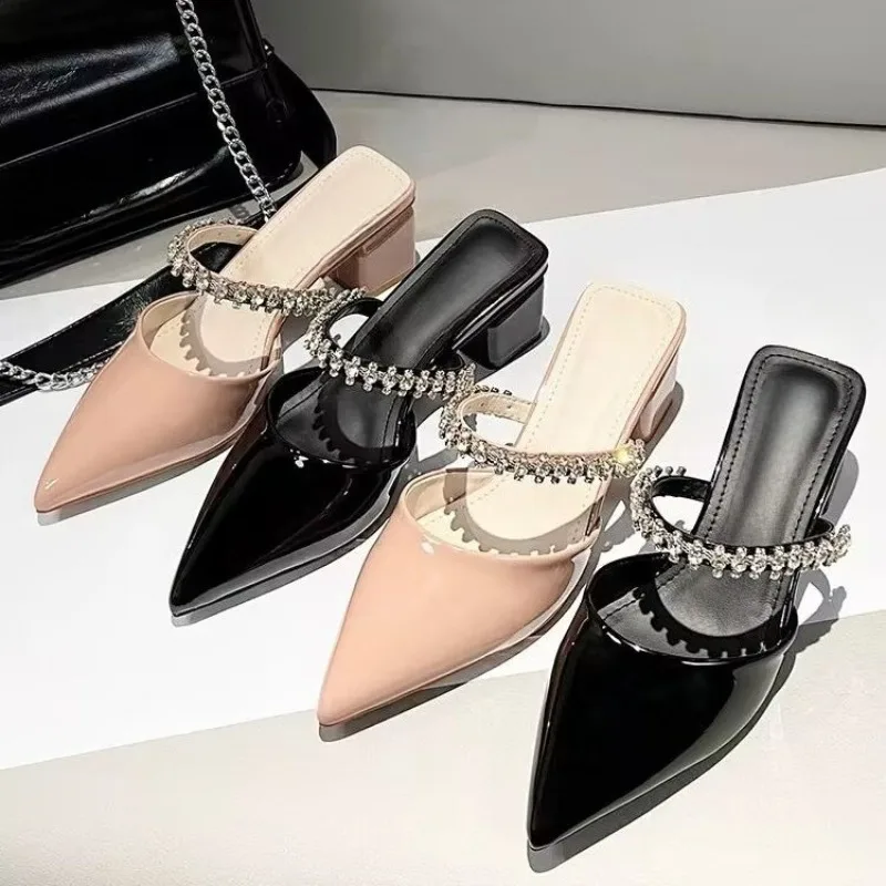 

Осенние тапочки с острым носком на блочном каблуке с кристаллами и одним ремешком, новые нескользящие износостойкие тапочки с неглубоким носком