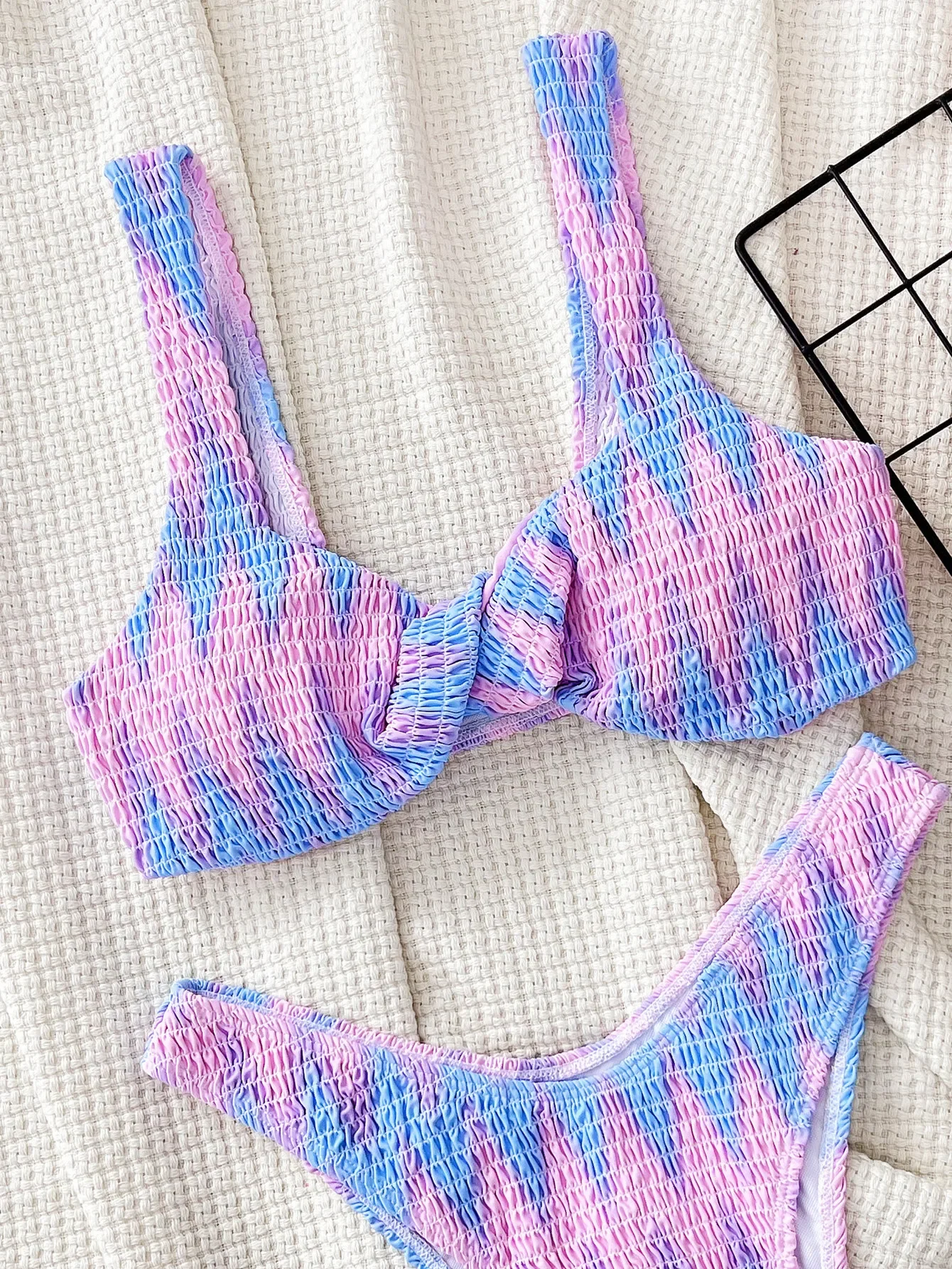 Damen-Badeanzug, rosa Batikmuster, süßer und sexy rückenfreier Bikini, hochwertiger zweiteiliger Camisole-Badeanzug, neues Sommermodell 2025,