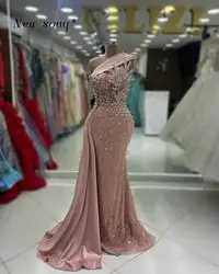 2024 Vestidos de noche de sirena de color rosa desnudo con cola de satén lateral, perlas y cristales, vestidos de fiesta de graduación para niñas negras, batas personalizadas