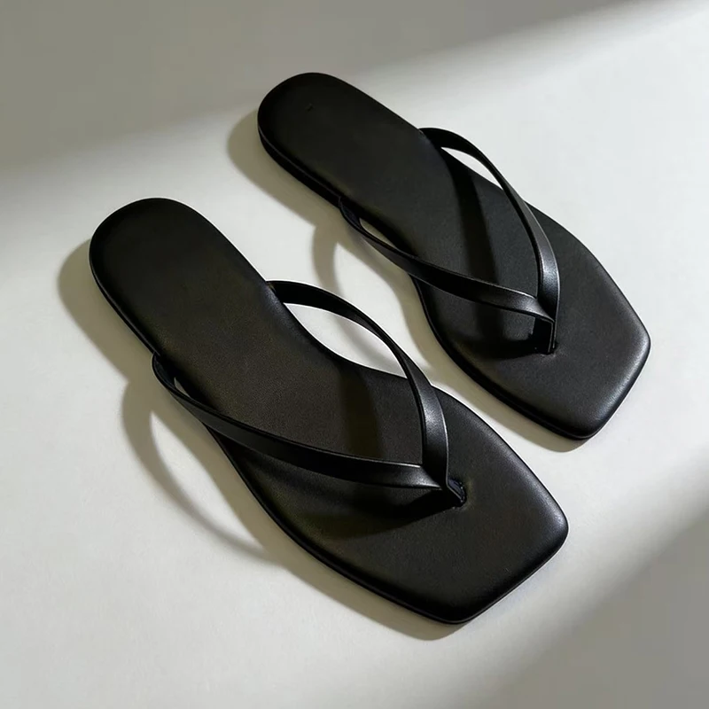 

2026 Summer Women Flip Flops Fashion Clip-toed Flip-flops Street Style Women Slipper Fashion Flat-bottomed Seaside Beach Sandals