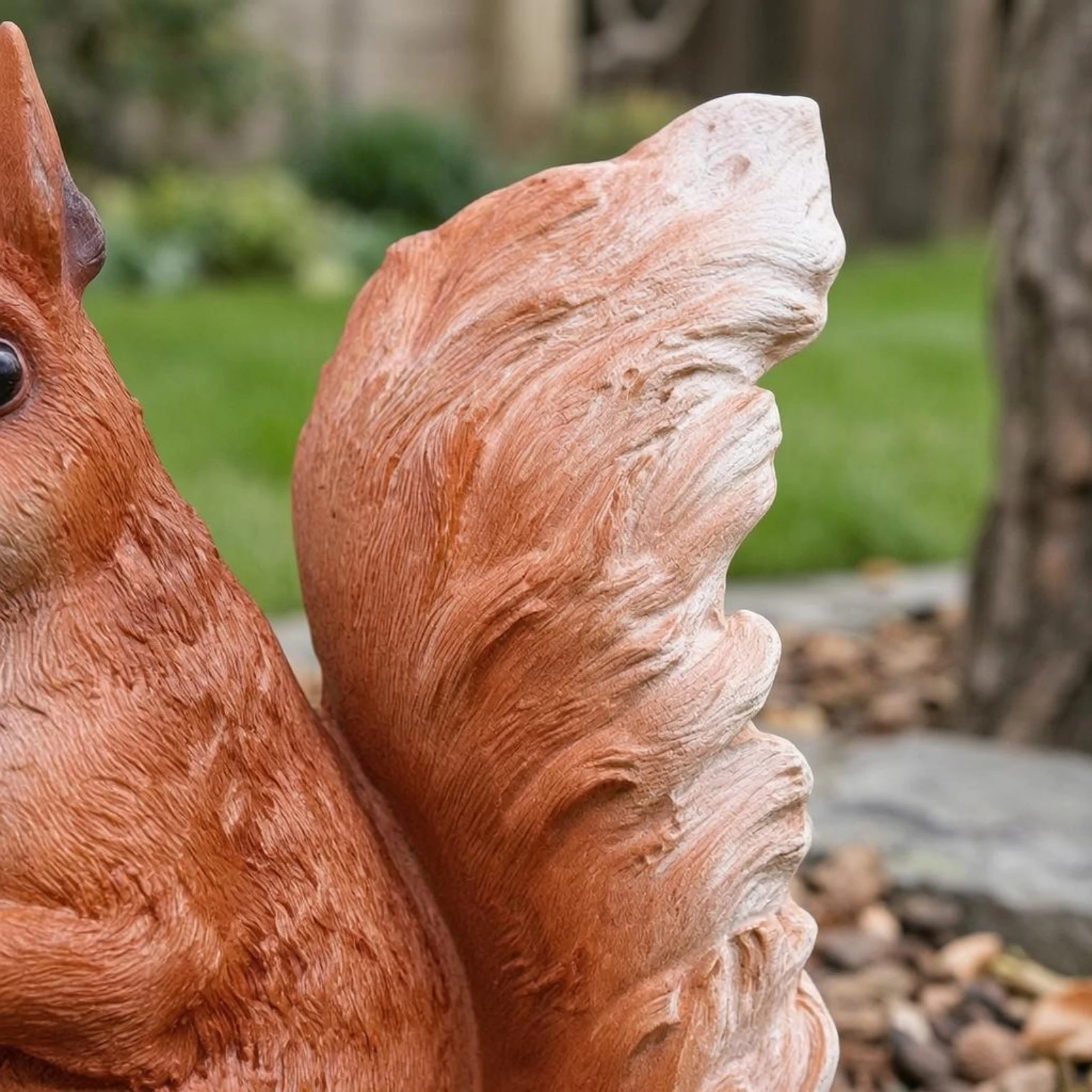 Squirrel Garden Statue Textured Textured Coat Animal Sculpture Outdoor Decor Weather Resistant