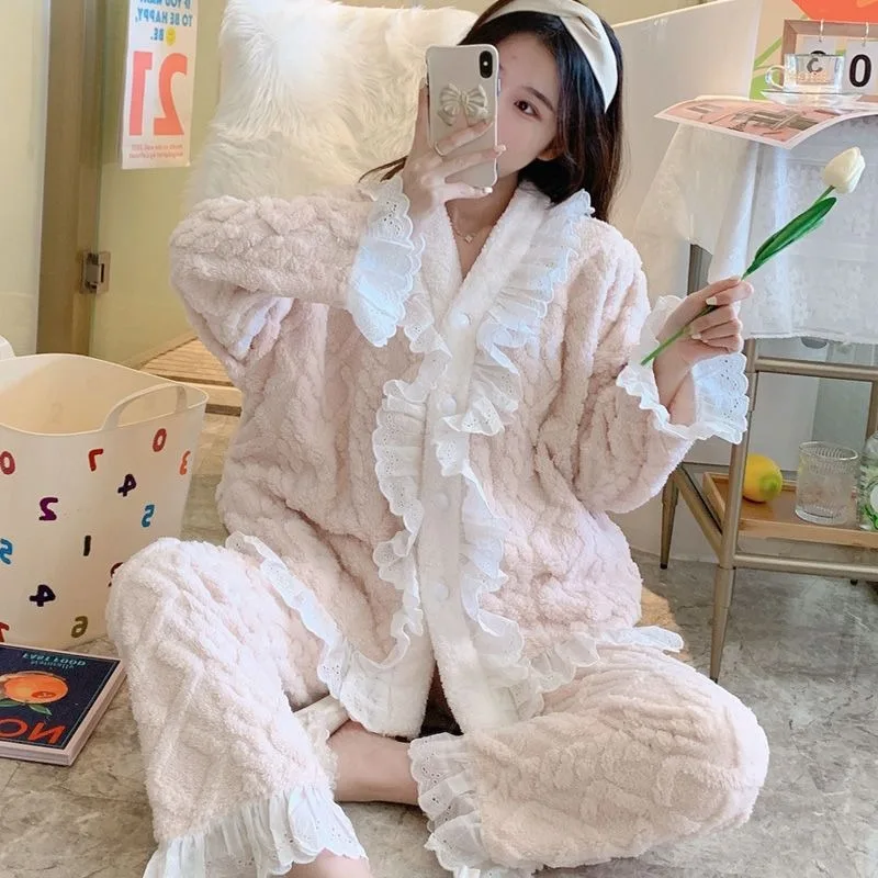 

2024 New Coral Velvet Pajamas Autumn Winter Thickened Plush Sleepwear Women's Sweet Cute Lace Princess Style Flannel Homewear