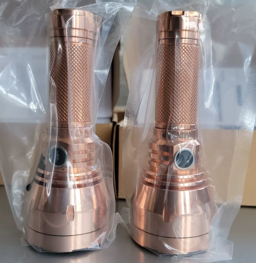 EDC Lei Mingtu GT Mini EDC Copper Flashlight Range of 1050 meters Torch Lamp decompression toy