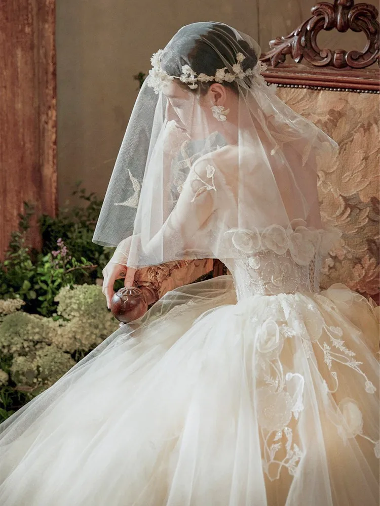 A new strapless main chiffon romantic dress