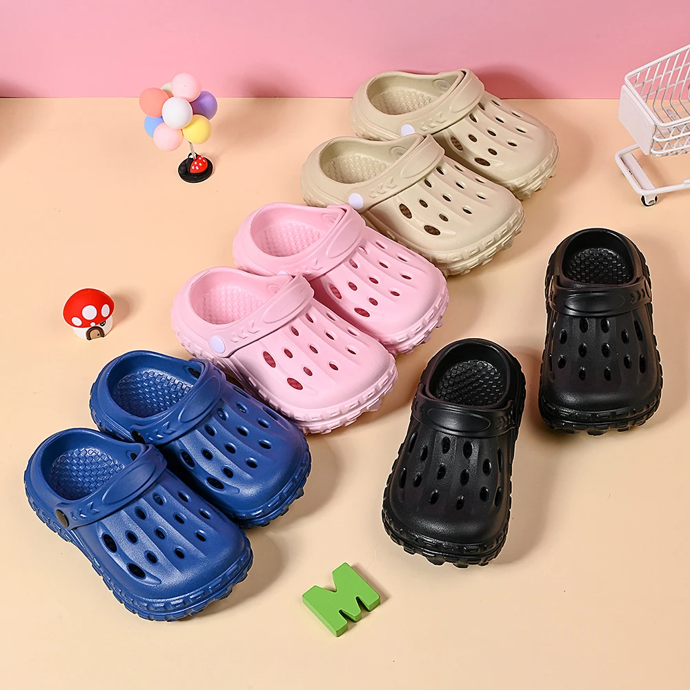 

New Kids Slippers Beach Shoes Lightweight Breathable Children Sandals Outdoor Garden Shoes Fashionable Simple EVA Clog Footwear