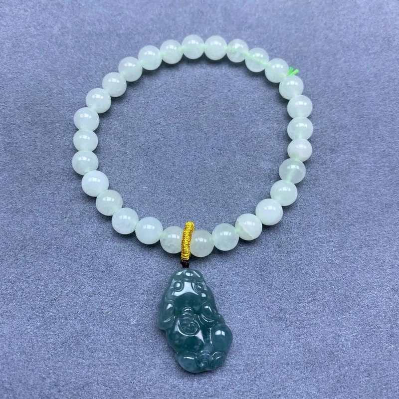 Grade A Jadeite Pixiu in full green, comes with a bracelet, exudes elegance and a relaxed texture