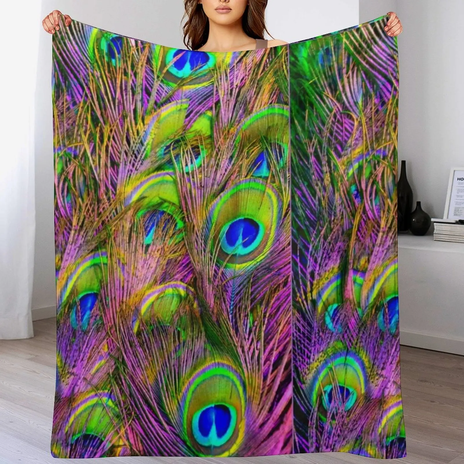 

Beautiful Vivid Peacock Feathers Throw Blanket