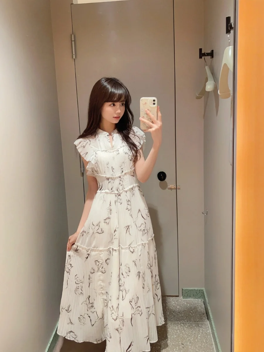 

Летнее женское платье Sweet Style 2024 с плиссировкой, принтом, приталенным силуэтом, воротником-стойкой и рукавами-колокол, из других материалов