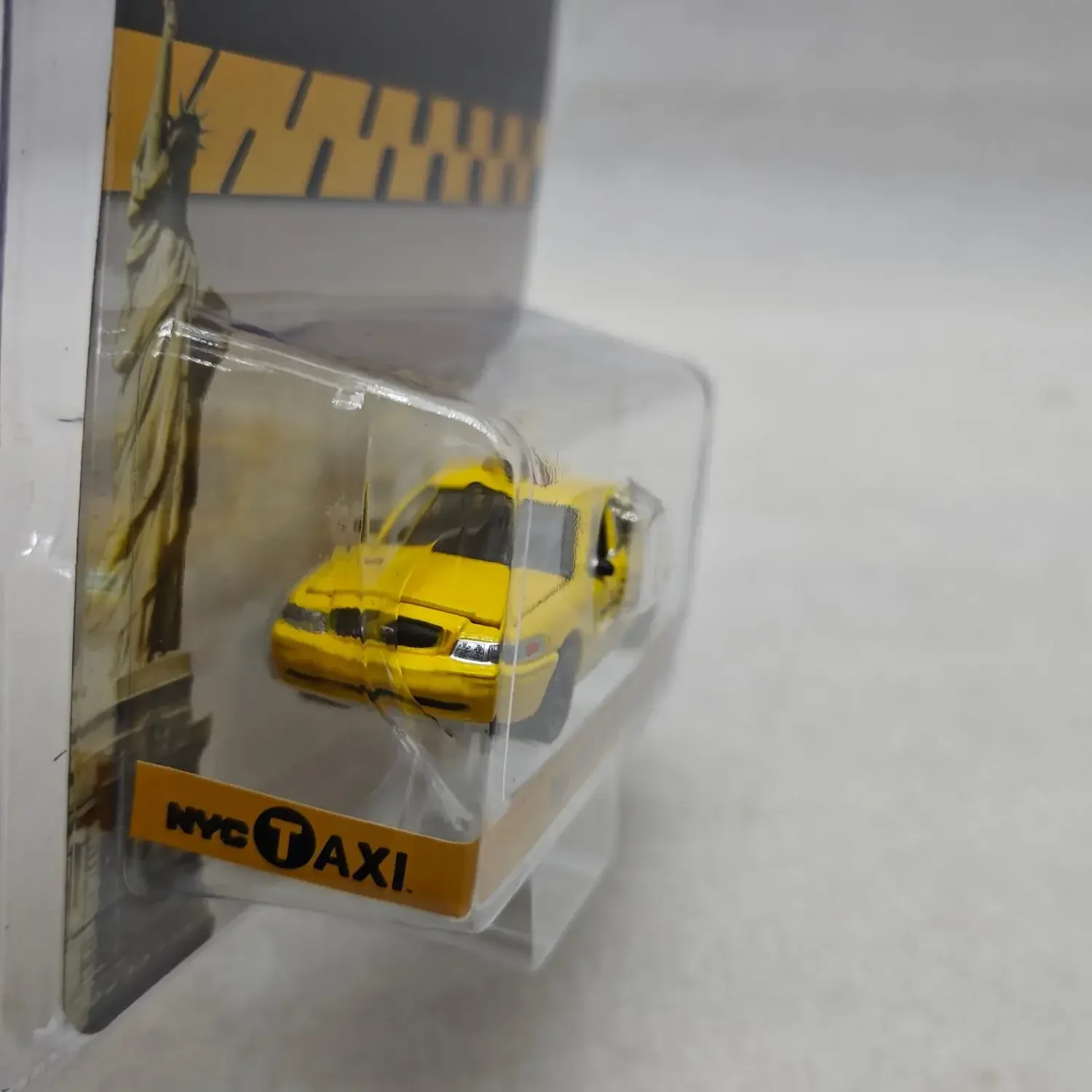 GreenLight 1:64 2011 Ford Crown Victoria Taxi modelo de coche de aleación de alta simulación juguete coleccionable regalo adorno de exhibición de recuerdo