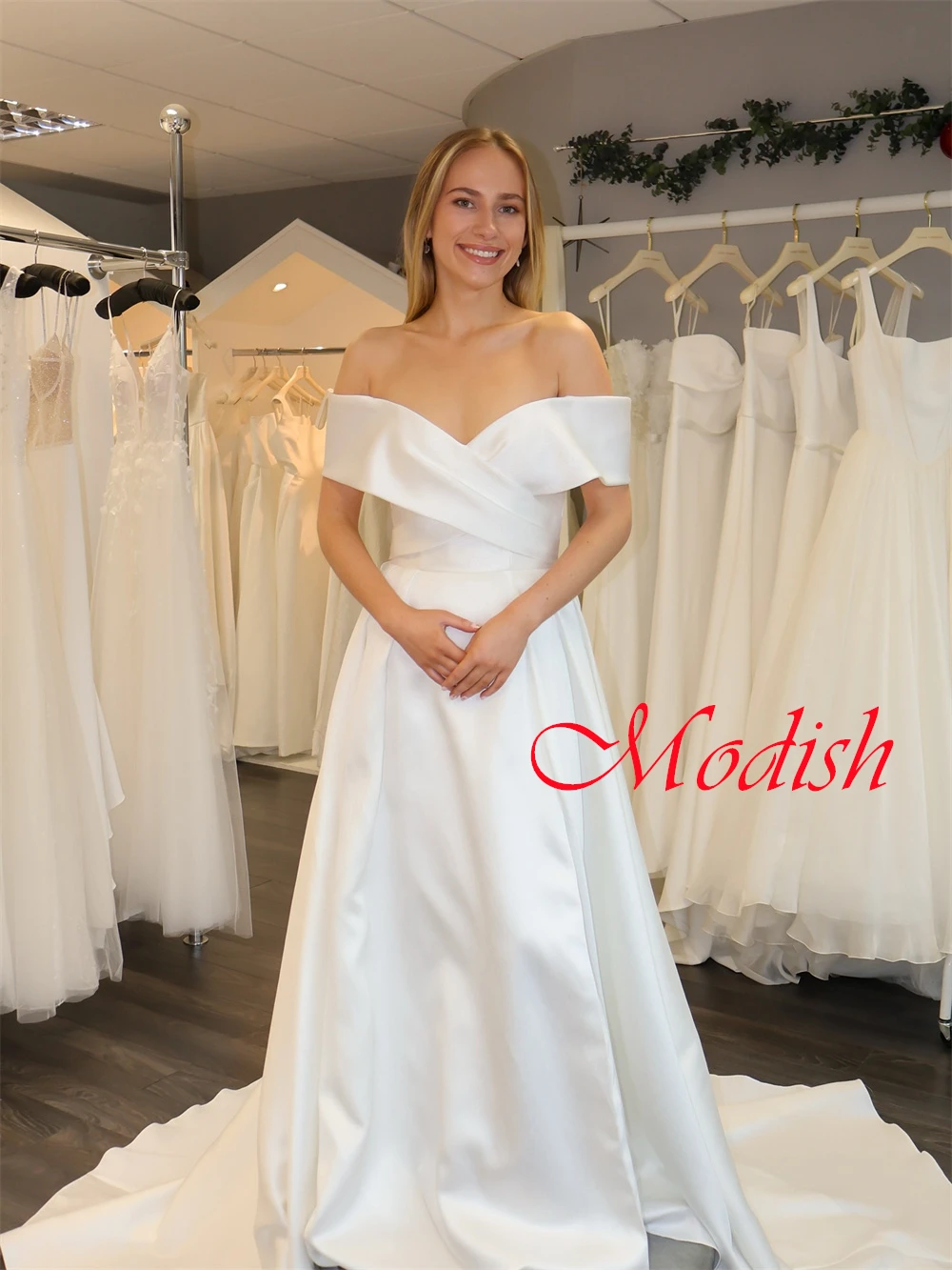 

Customized Exquisite White Satin Bridal Gowns Elegant Sweetheart Off the Shoulder Short Sleeves Chapel Train Vestido De Novia