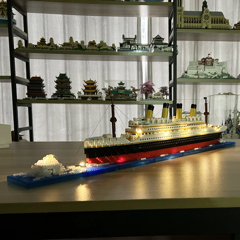 KNEW BUILT Blocs de construction de bateau en plastique Titanic 3D pour adultes, Micro Mini briques, Kits de jouets à assembler, bateau de